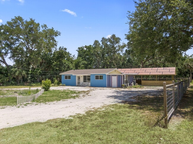 Building Photo - 8012 US-1