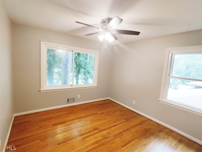Building Photo - 522 Milligan Dr