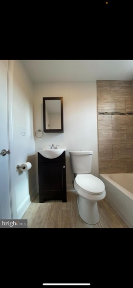 Building Photo - 5245 Pennsgrove St