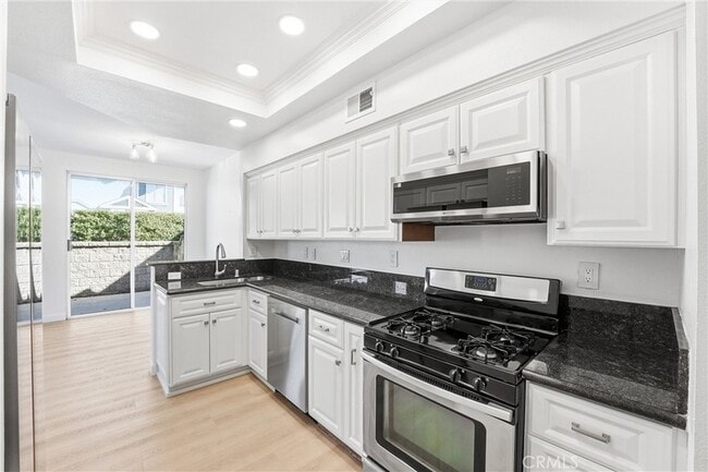 Building Photo - 2 Carlsbad Ln