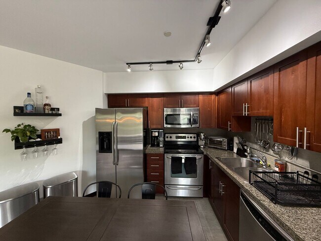 Building Photo - Modern 1BR Condo with Luxury Amenities in ...