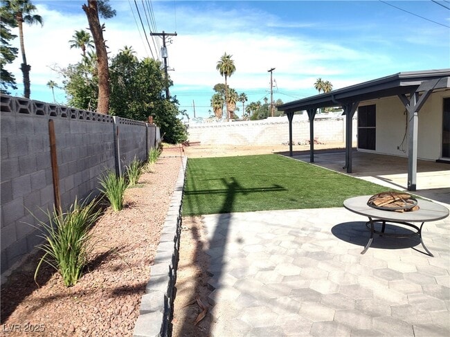 Building Photo - 3221 Sombrero Cir