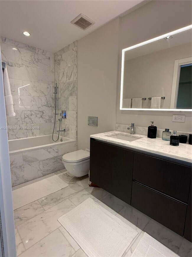 Building Photo - 1451 Brickell Ave