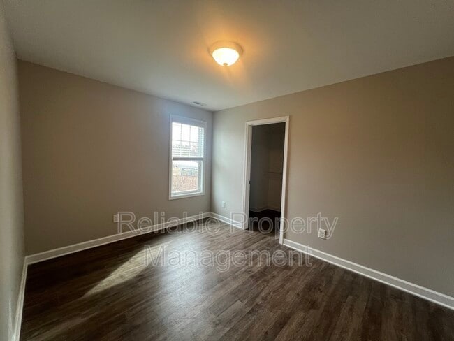 Building Photo - 115 E Kennel Ln