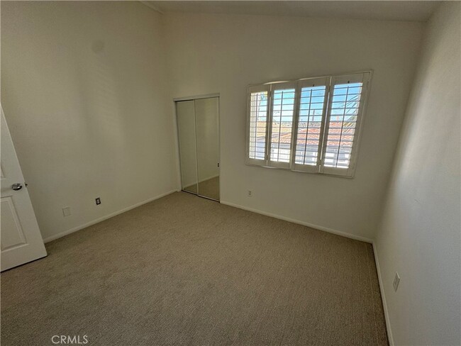 Building Photo - 503 S Maria Ave
