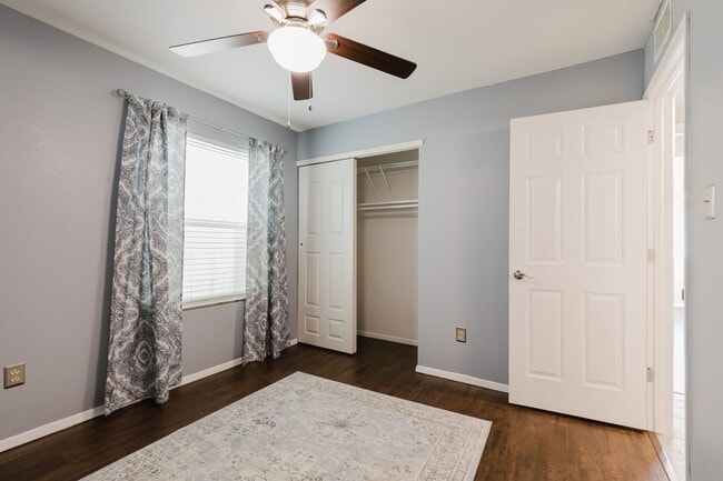 Building Photo - Newly Updated Two Bedroom Two Bath Townhouse