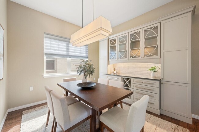 Building Photo - 742 Meadowlark Ln
