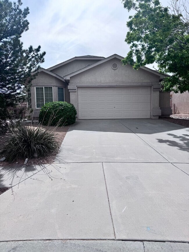 Building Photo - MOVE IN SPECIAL!! HALF OFF-SECURITY DEPOSIT! 3 bed 2 bath home in Los Lunas
