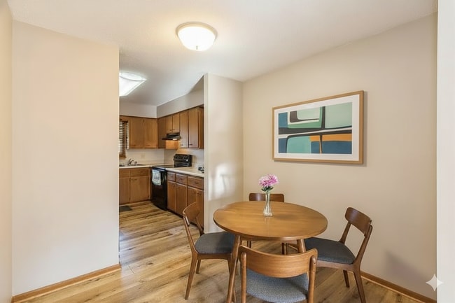 Building Photo - 204 NW Sharmin Dr