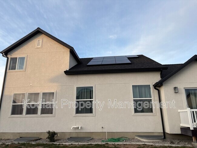 Building Photo - 1439 W Stable St