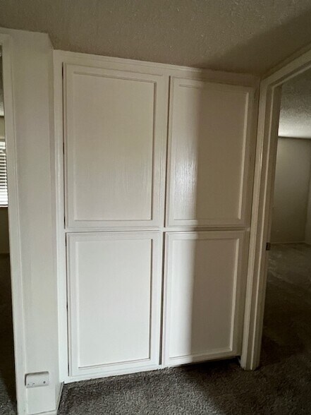 Building Photo - 345 S Sunset St