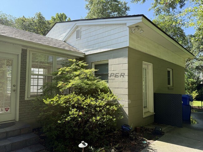 Building Photo - 575 Elizabeth Ln W