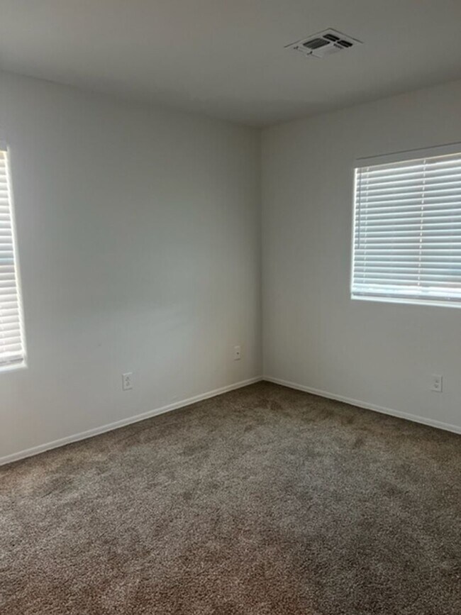 Building Photo - POWER/RAY 4 BEDROOM IN GATEWAY VILLGAE IN ...