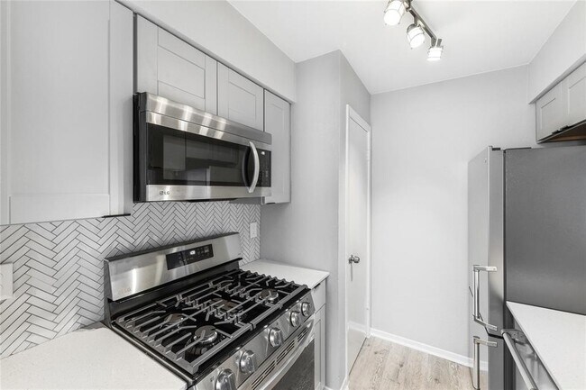 Building Photo - 2618 Ektom Dr