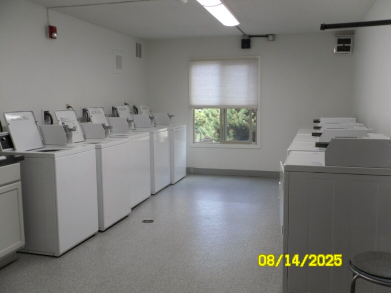 Building Photo - 5575 E Evergreen Blvd