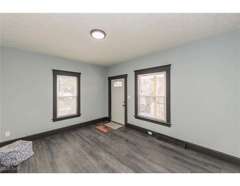 Building Photo - 1431 Rowley Ave
