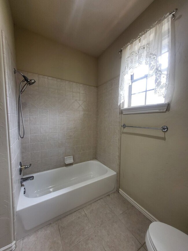 Building Photo - Executive (5) Bed/(4.5) Bath + Study Avail NOW! Must-See Amenities!