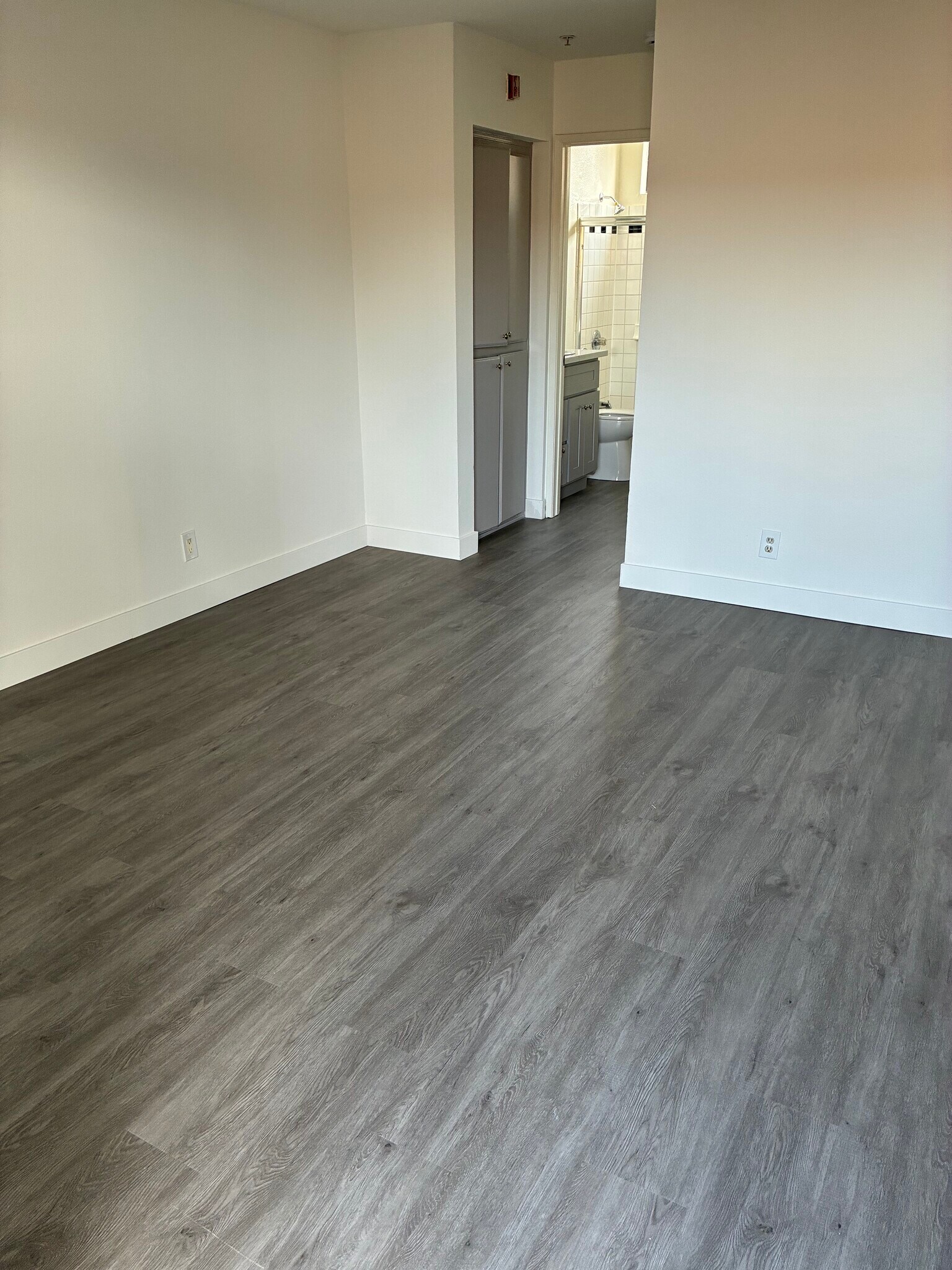 Building Photo - 247 Normandie Ave