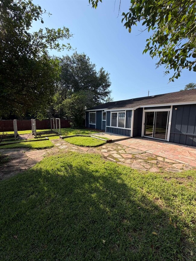 Building Photo - 2434 Dundee Dr