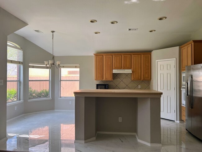 Building Photo - 5820 Chatham Ln