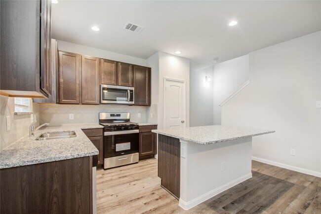 Building Photo - 21915 Grand Majestic Dr