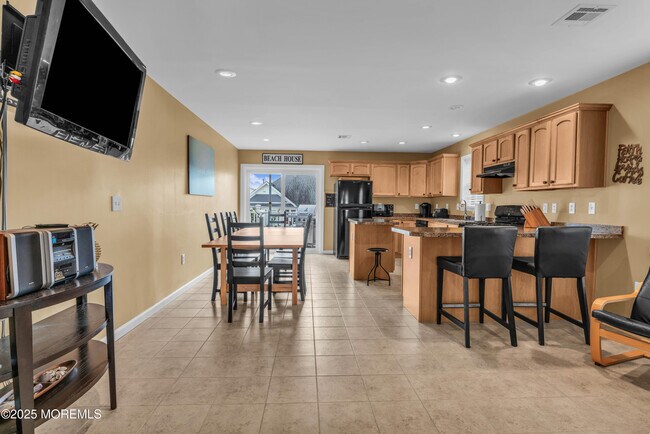 Building Photo - 111 7th Ave