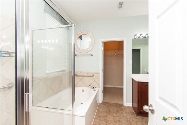 Building Photo - 421 Shadow Point