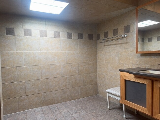 Building Photo - 3829 Eastway Dr