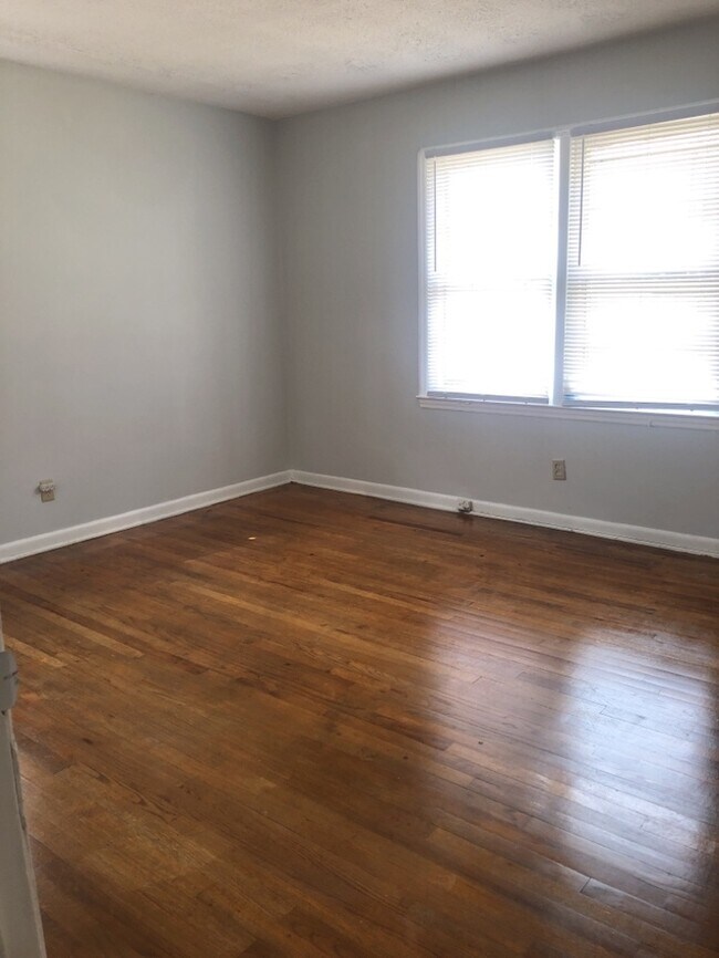 Building Photo - Duplex in Spartanburg