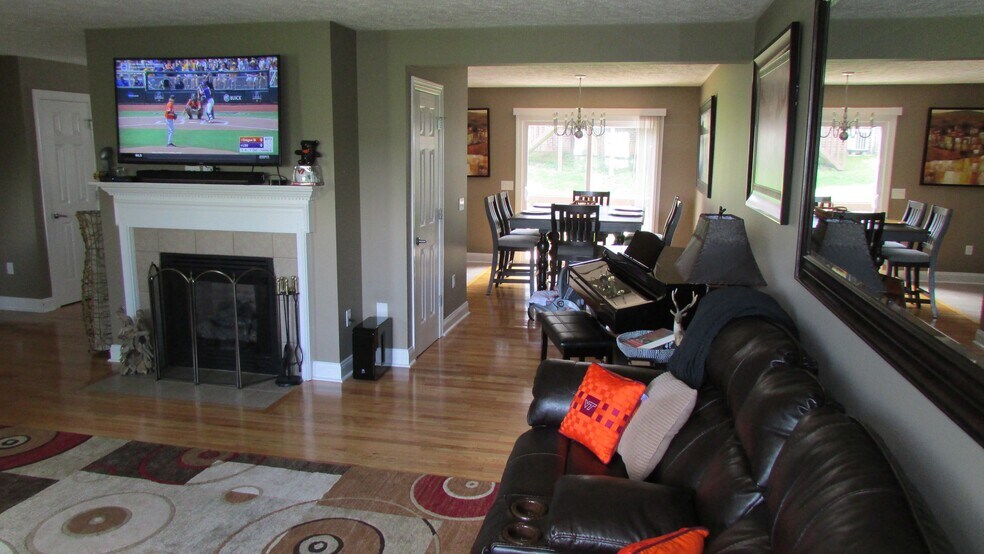 Building Photo - 720 Oaktree Blvd