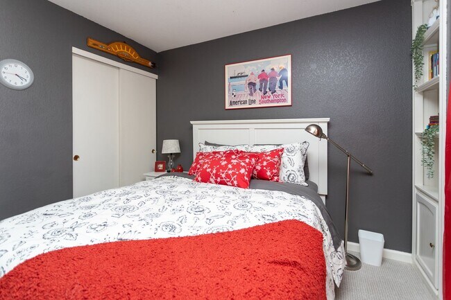 Building Photo - Charming Monument Retreat with  Private Ba...