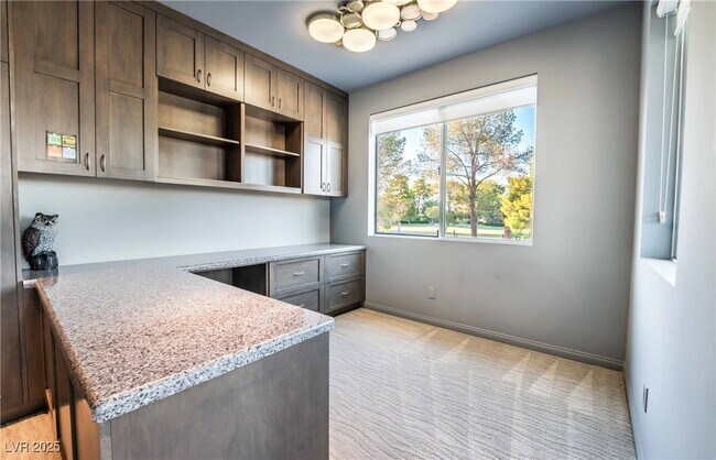 Building Photo - 980 Vegas Valley Dr