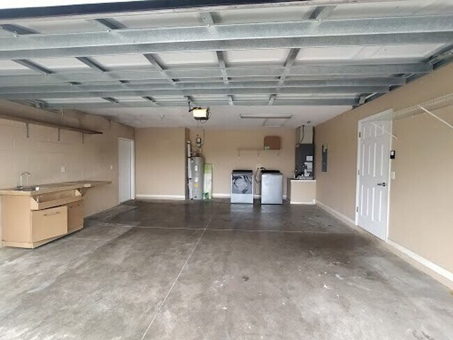 Building Photo - Beautifully Renovated Clermont Home Near Waterfront Park & Trails