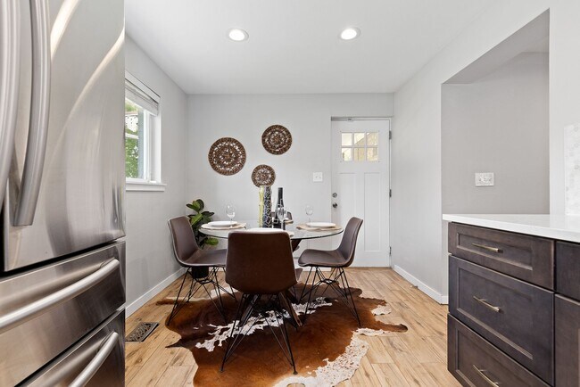 Building Photo - Recently Updated Home in Prime Sunnyside N...