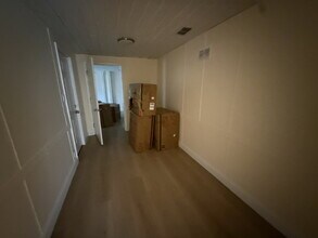 Building Photo - NEWLY RENOVATED 2 BEDROOM, 1 BATH HOME – 1...