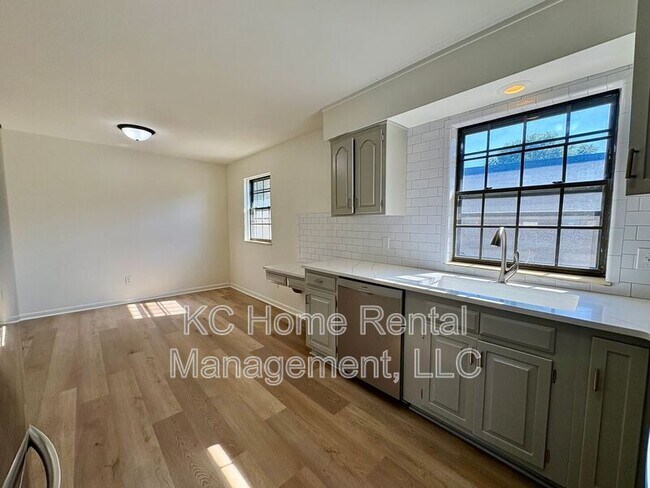 Building Photo - 10205 CedarBrooke Ln