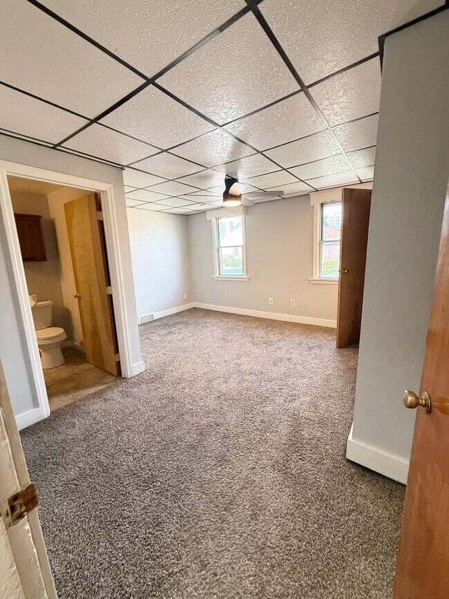 Building Photo - One or 2 bedroom, 1 bathroom home with a den in the heart of Lawrenceville.