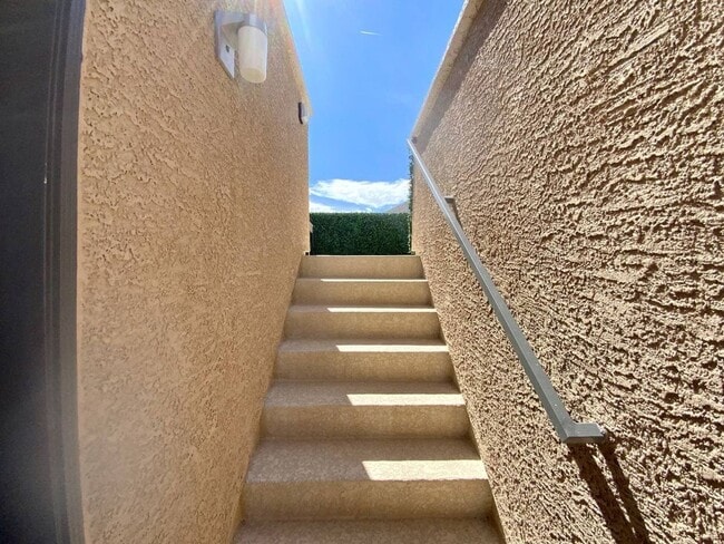 Building Photo - UNIQUE MODERN 3 STORY, 2BED, 3BATH WITH A ROOFTOP DECK!