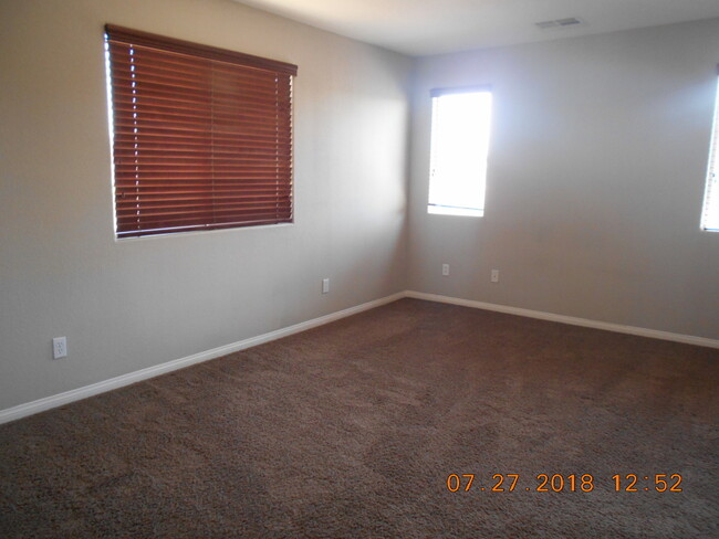 Building Photo - Large 3 Bedroom in the heart of Silverado ...