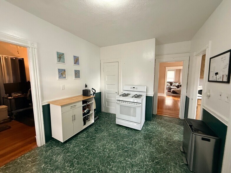 Building Photo - 42 Gibbens St