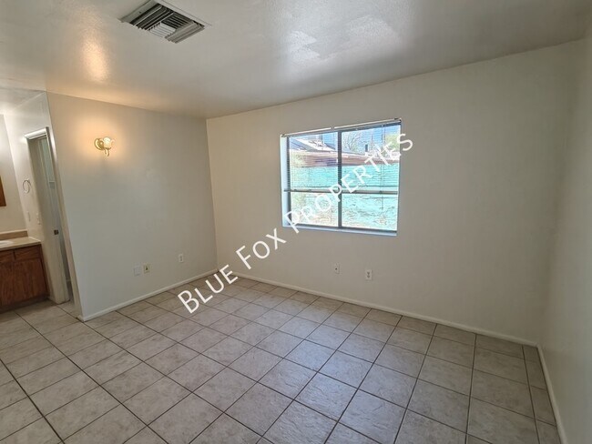 Building Photo - 3318 E Bellevue St