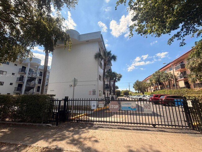 Building Photo - 5300 W 21st Ct