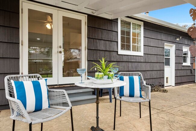 Building Photo - 2561 Pacific St