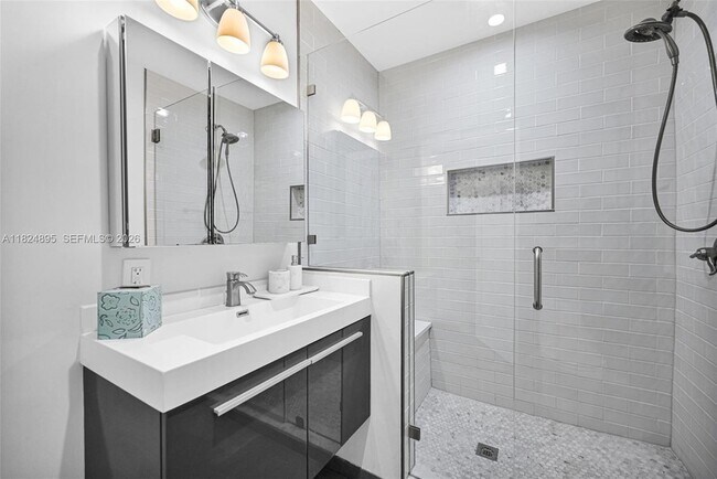 Building Photo - 150 NE 50th St