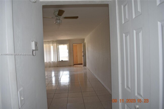 Building Photo - 1885 NE 121st St