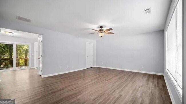 Building Photo - 558 Manning Rd SW