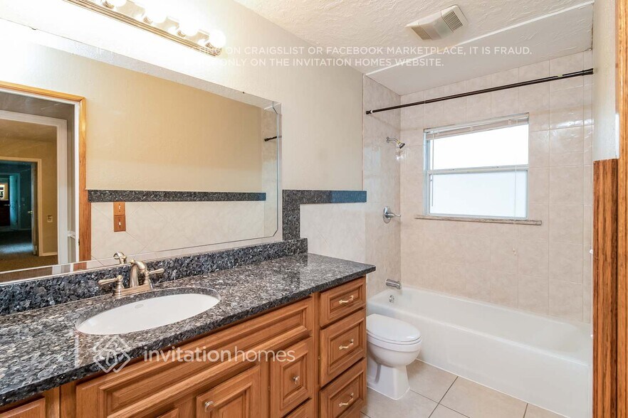 Building Photo - 1007 Ell Way