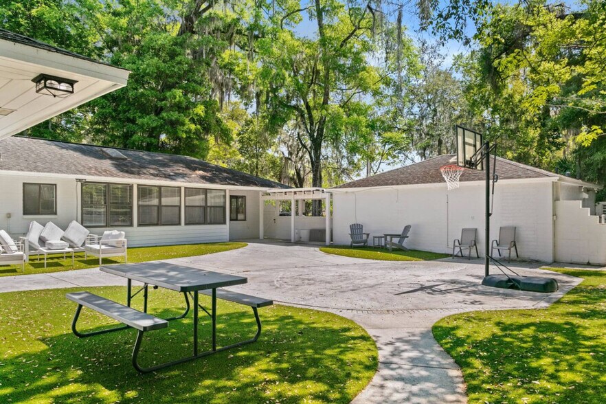 Building Photo - 1929 NW 7th Ln