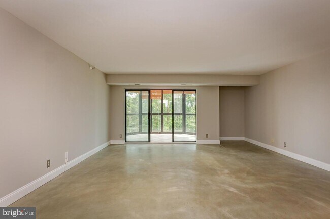 Building Photo - 1600 N Oak St