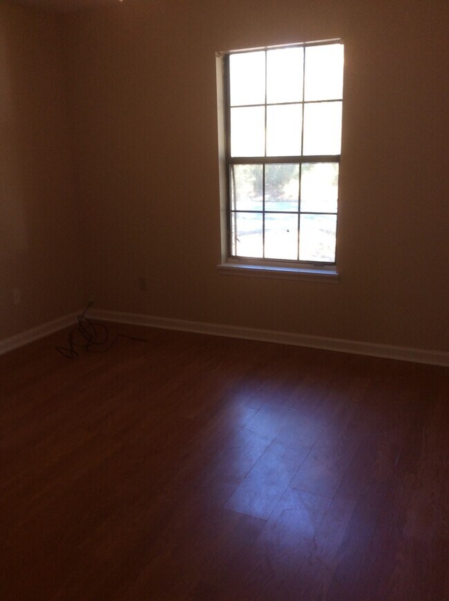 Building Photo - Duplex for Rent